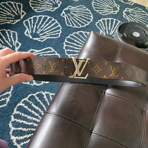 Mens Louis Vuitton belt reversible